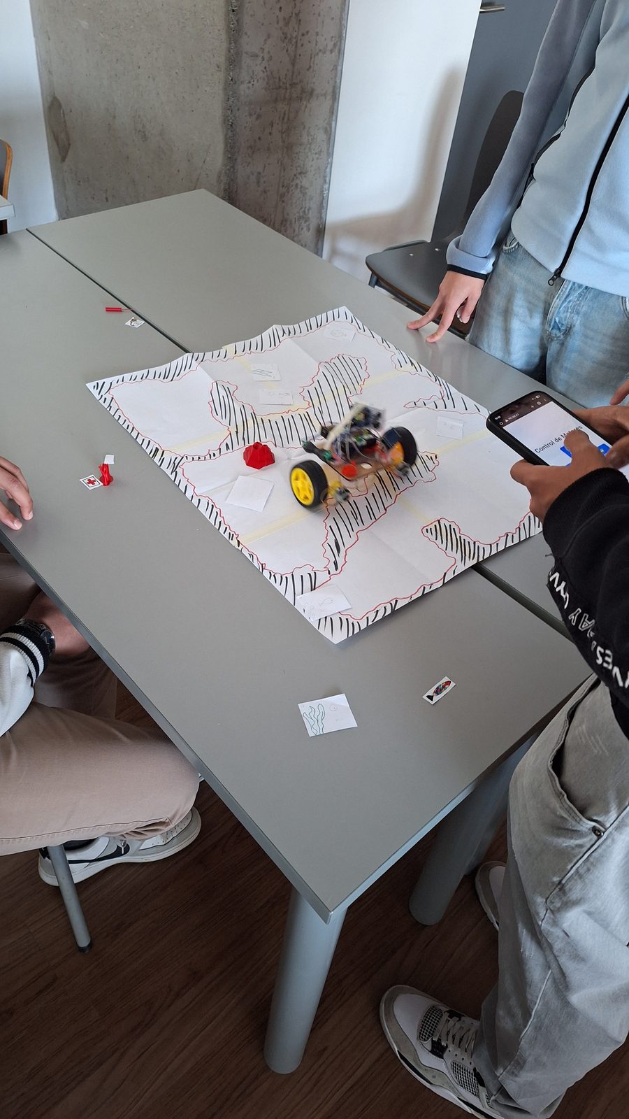 Al tablero y Robots