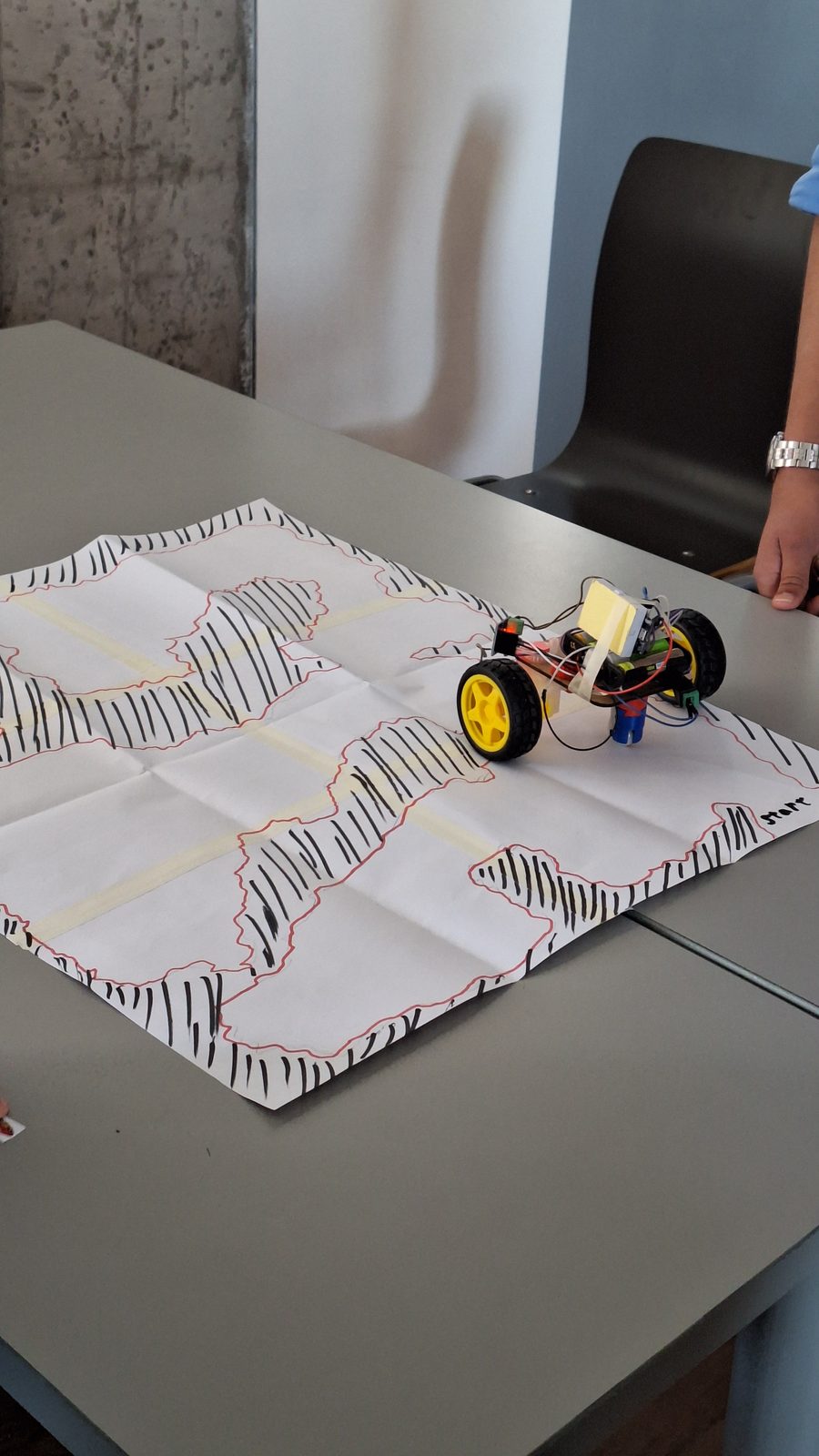 Al tablero y Robots