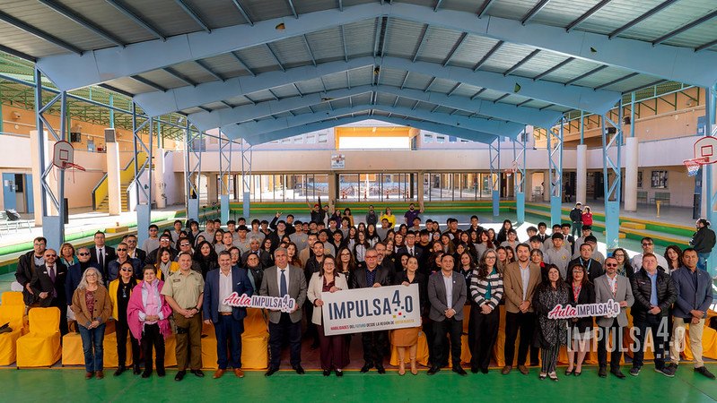 La comunidad del liceo, el día de la inauguración.