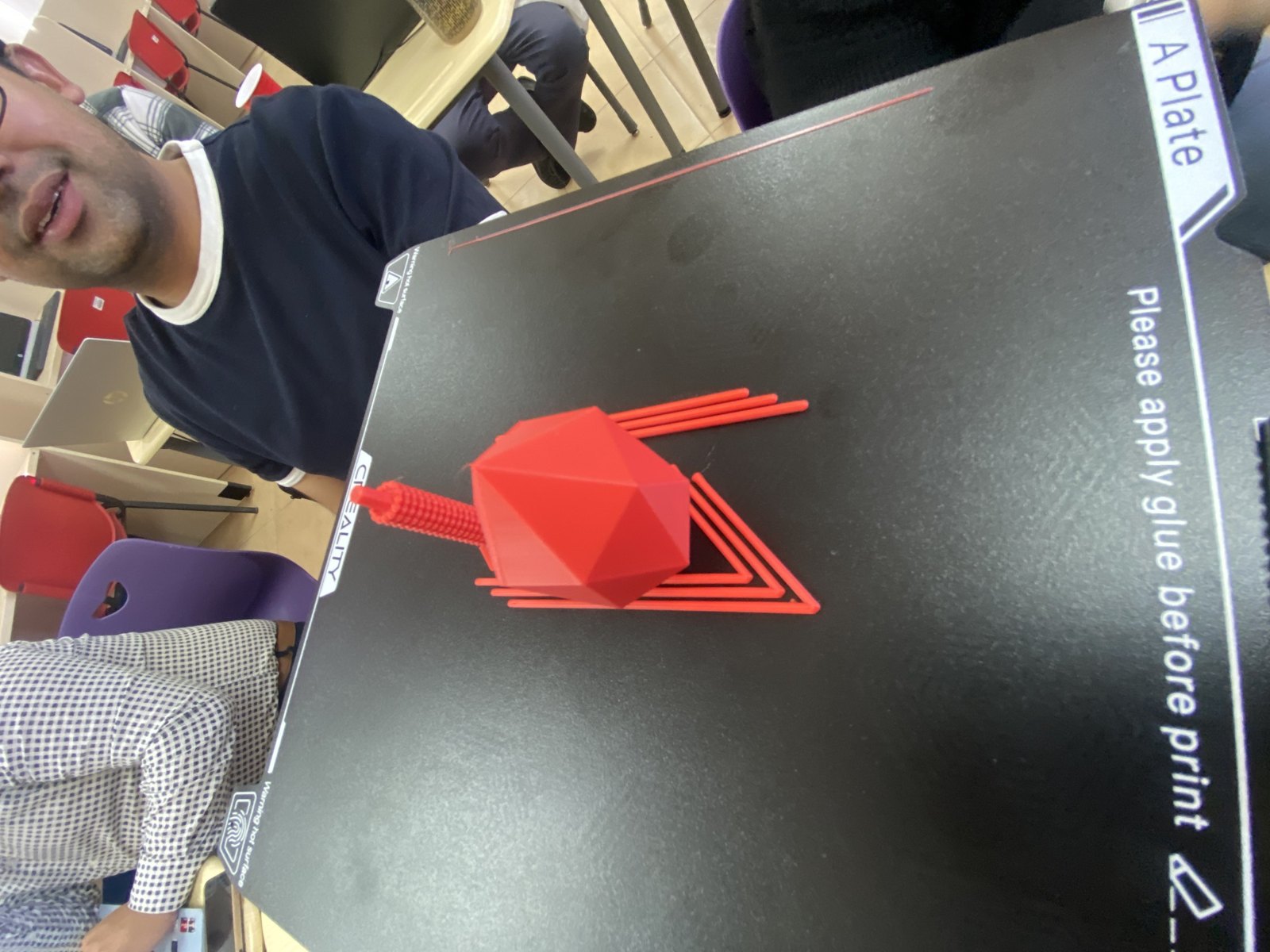 Una pieza recién impresa en 3D.