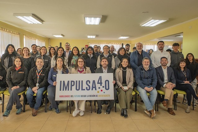 Asistentes a la inauguración.
