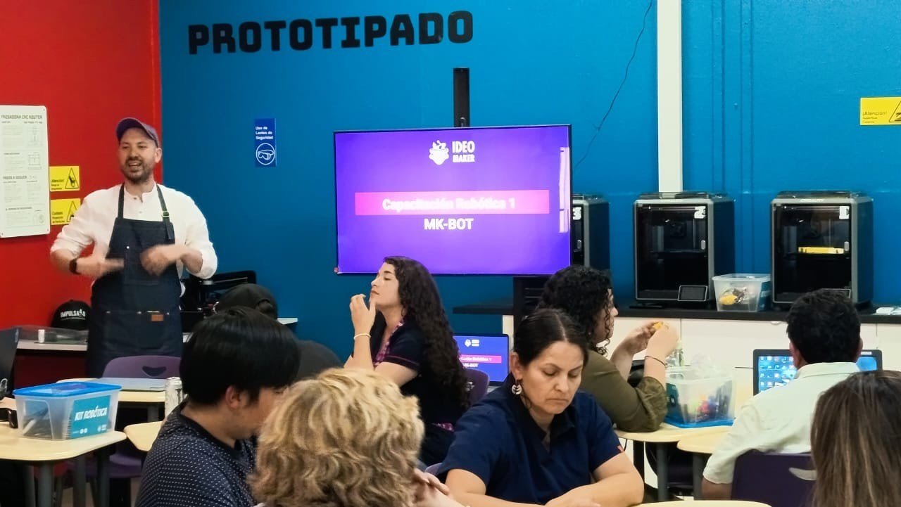 Robótica educativa con MK-BOT, el kit de Ideo Maker.