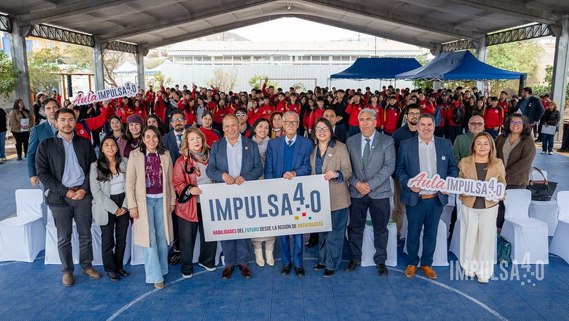 La comunidad del liceo, el día de la inauguración.