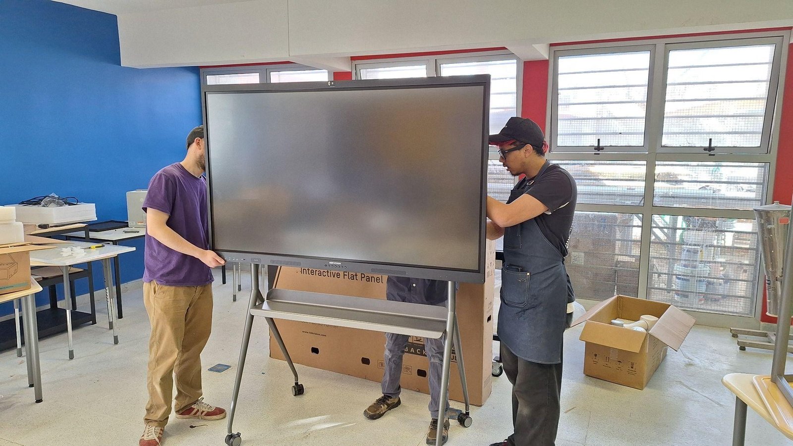 Instalación de la pantalla interactiva.