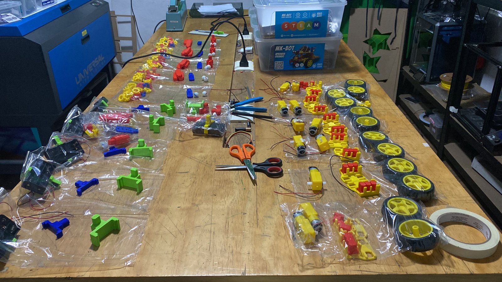 Kits preparados antes de un taller.