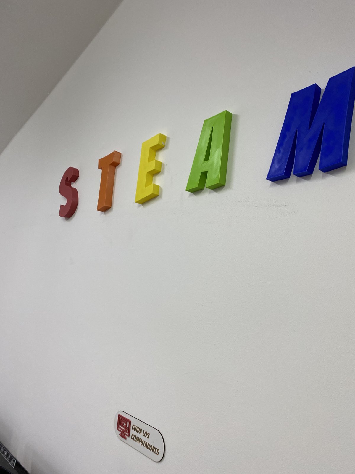 El muro STEAM, construido...